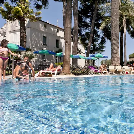 Eden Hotel 3*